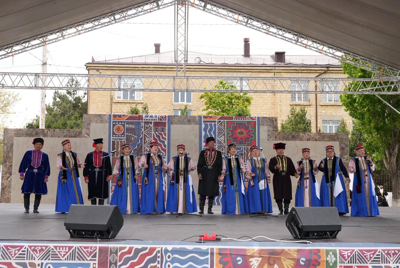 Сегодня в Каспийске на центральной площади стартовал Международный фестиваль народного творчества «Каспий – берега дружбы».