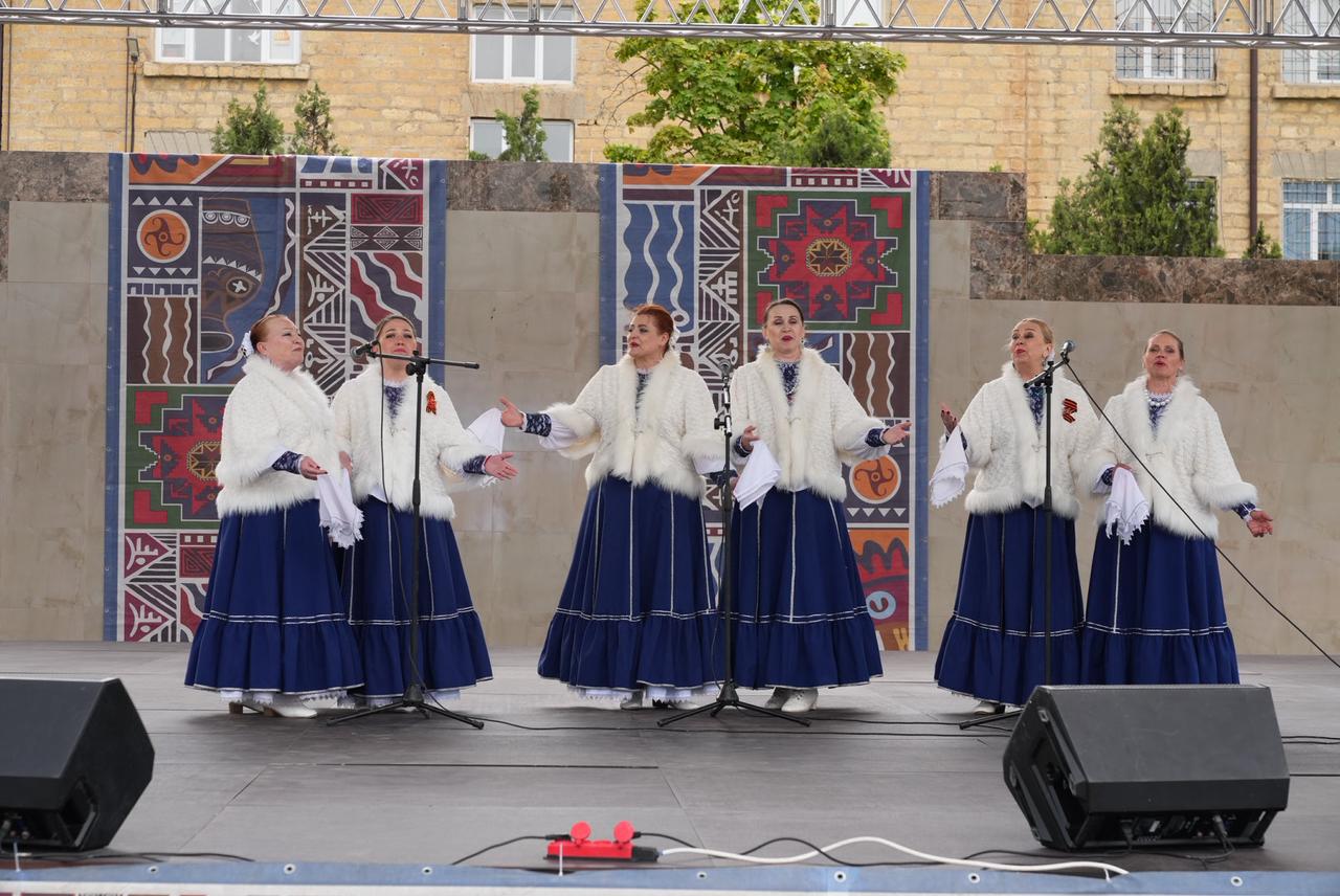 Сегодня в Каспийске на центральной площади стартовал Международный фестиваль народного творчества «Каспий – берега дружбы».