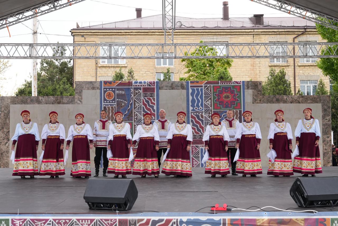 Сегодня в Каспийске на центральной площади стартовал Международный фестиваль народного творчества «Каспий – берега дружбы».