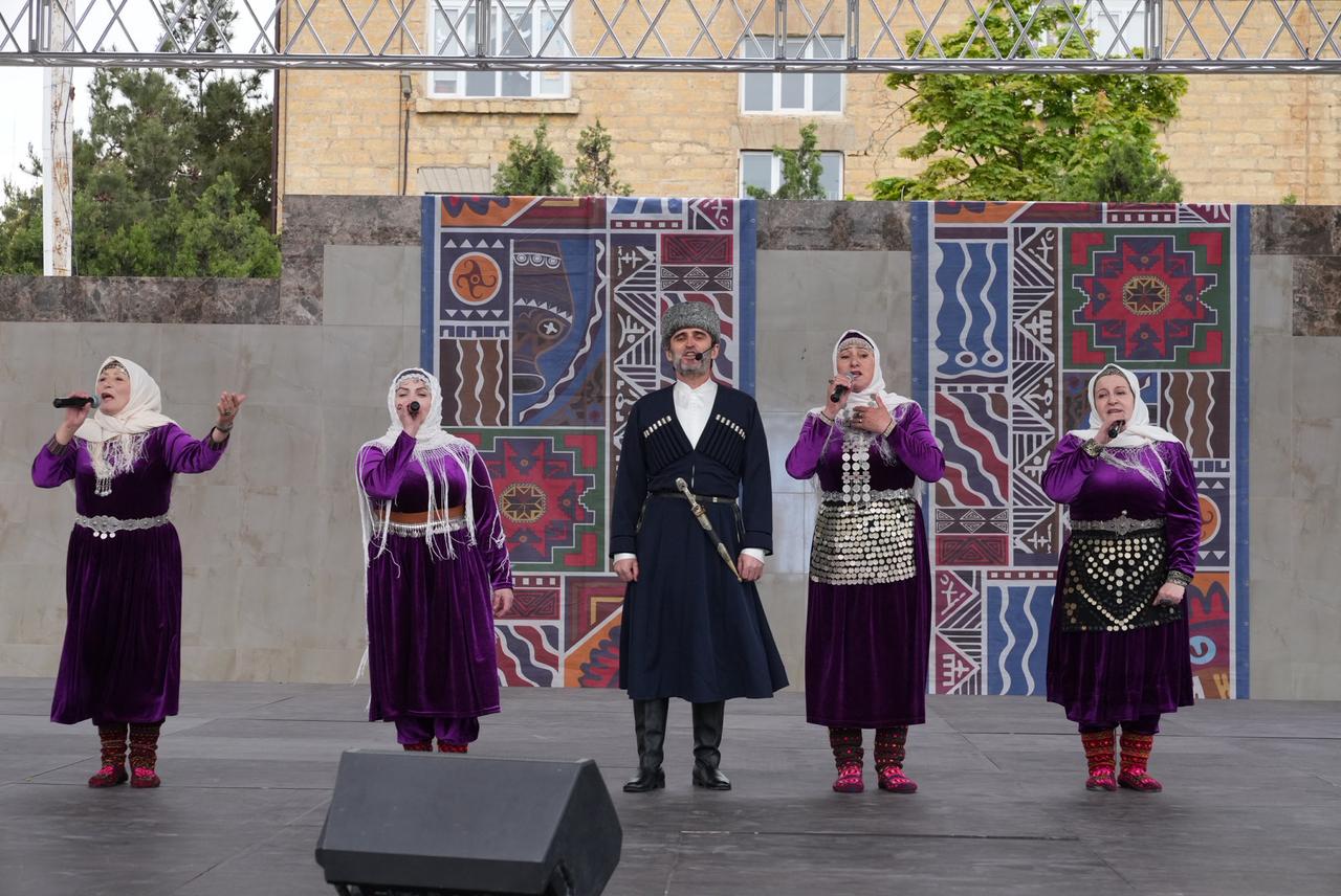 Сегодня в Каспийске на центральной площади стартовал Международный фестиваль народного творчества «Каспий – берега дружбы».