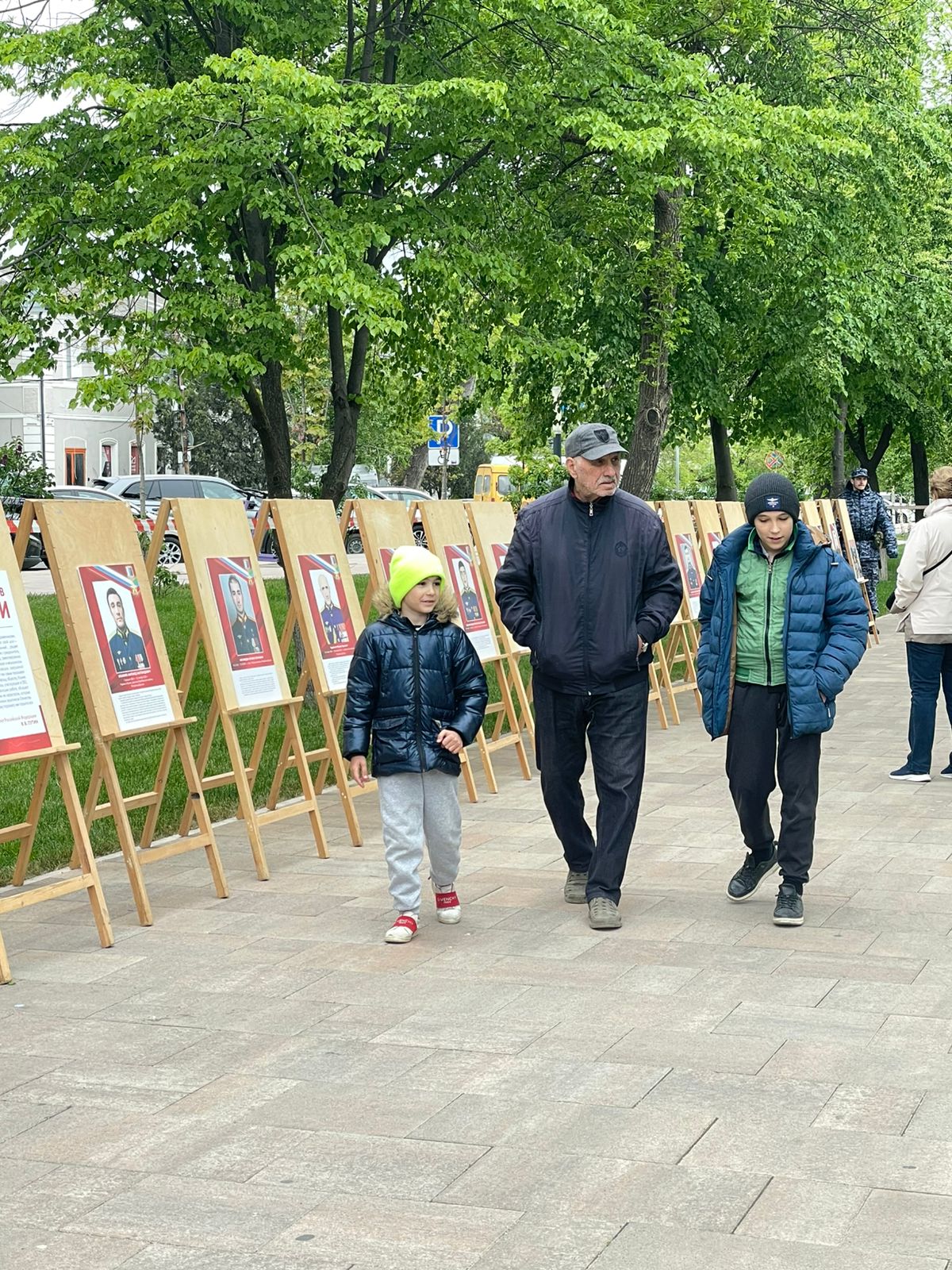 3 мая Международный фестиваль народного творчества «Каспий – берега дружбы», стартовавший накануне в Каспийске, продолжил свою работу на бульваре Сулеймана Стальского в Махачкале.