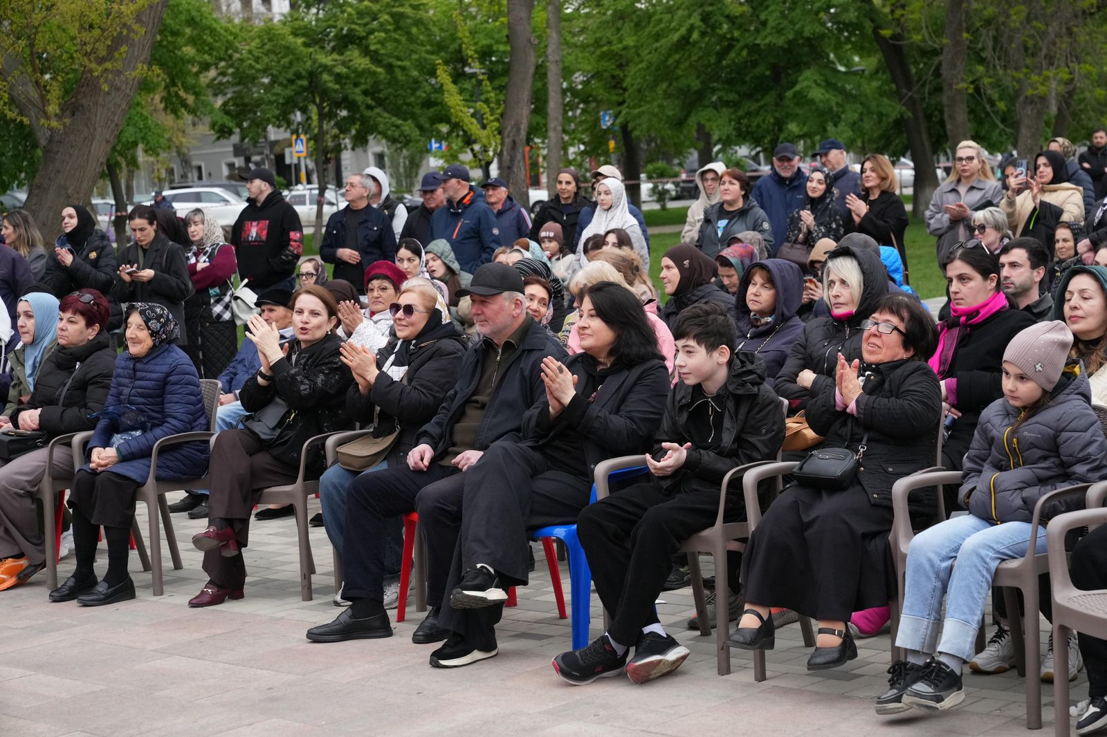 Программа второго дня поражала своей насыщенностью. На площадке перед Аварским театром один за другим развернулись яркие события